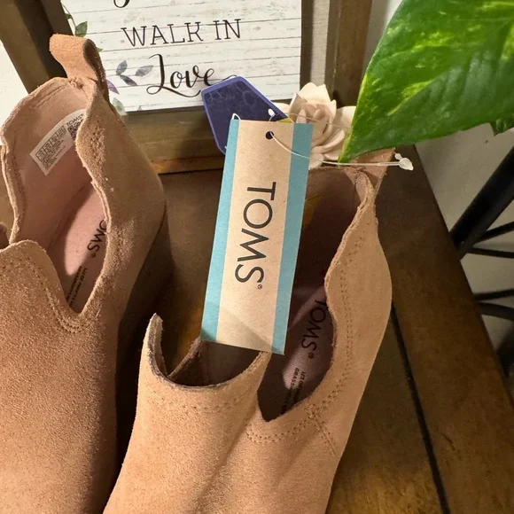 Toms Women's Tan Suede Wedge Booties/Size 7.5 News - Picture 3 of 7